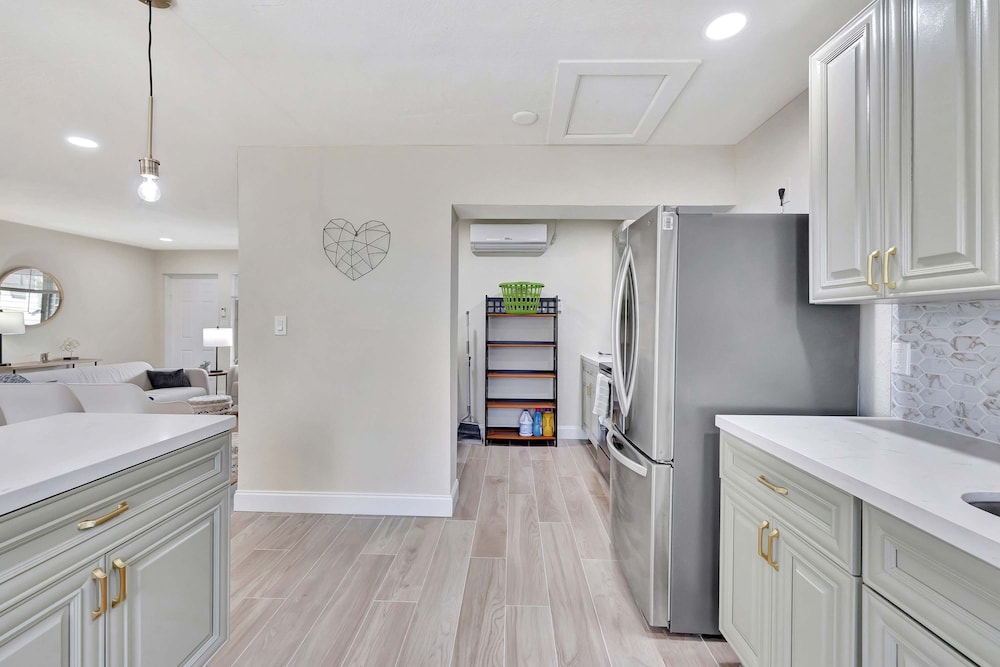 Pompano Beach Bungalow for 5!