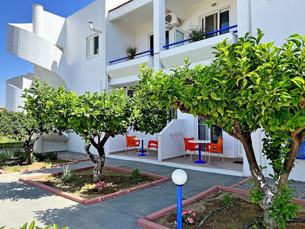 Villa Maroula