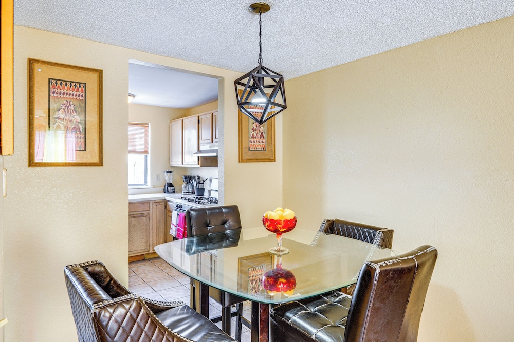 Patio & Mtn Views: Family Gem in California City