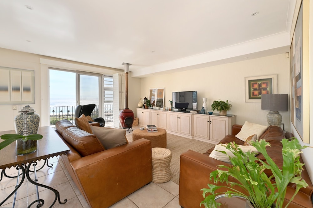 Elegant Camps Bay Eco Pool Sauna Views