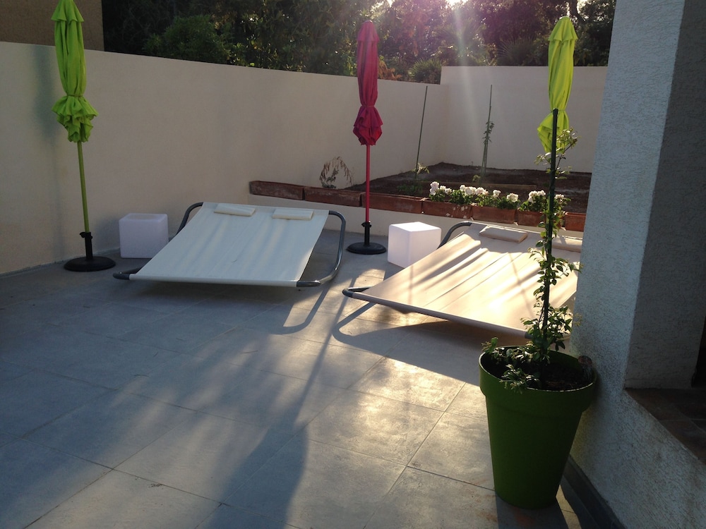 Maison d'hotes naturiste Villa PaulAna view 3