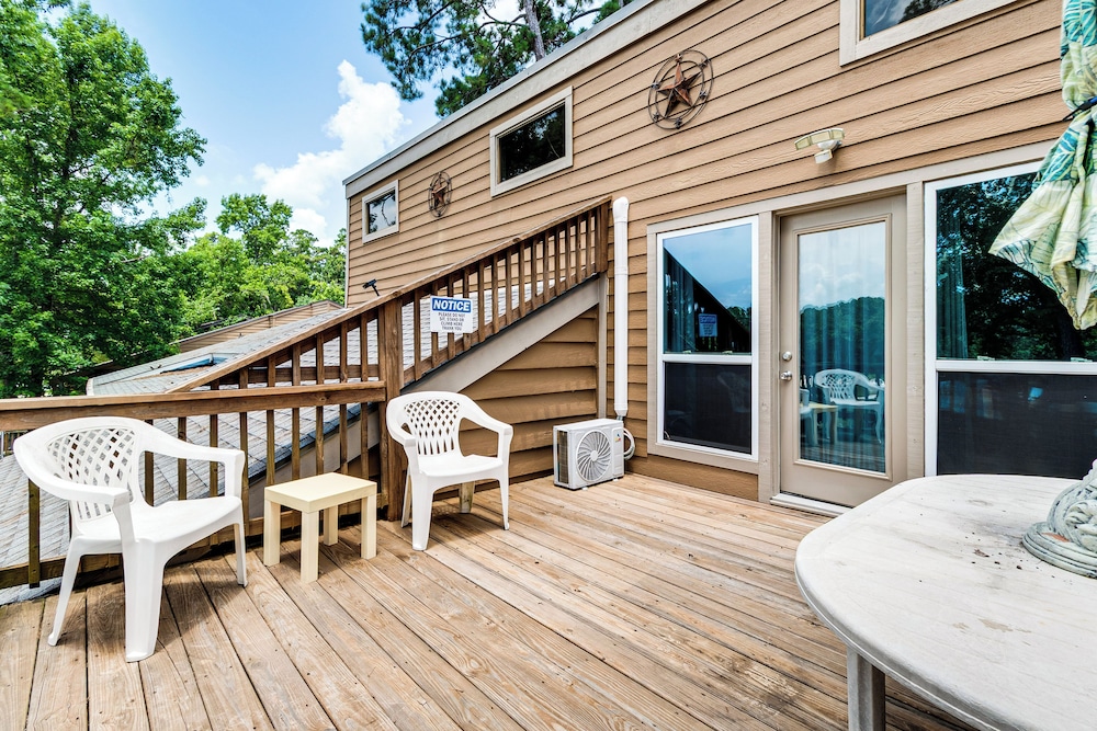 Steps to Marina: Coldspring Retreat w/ Lake View