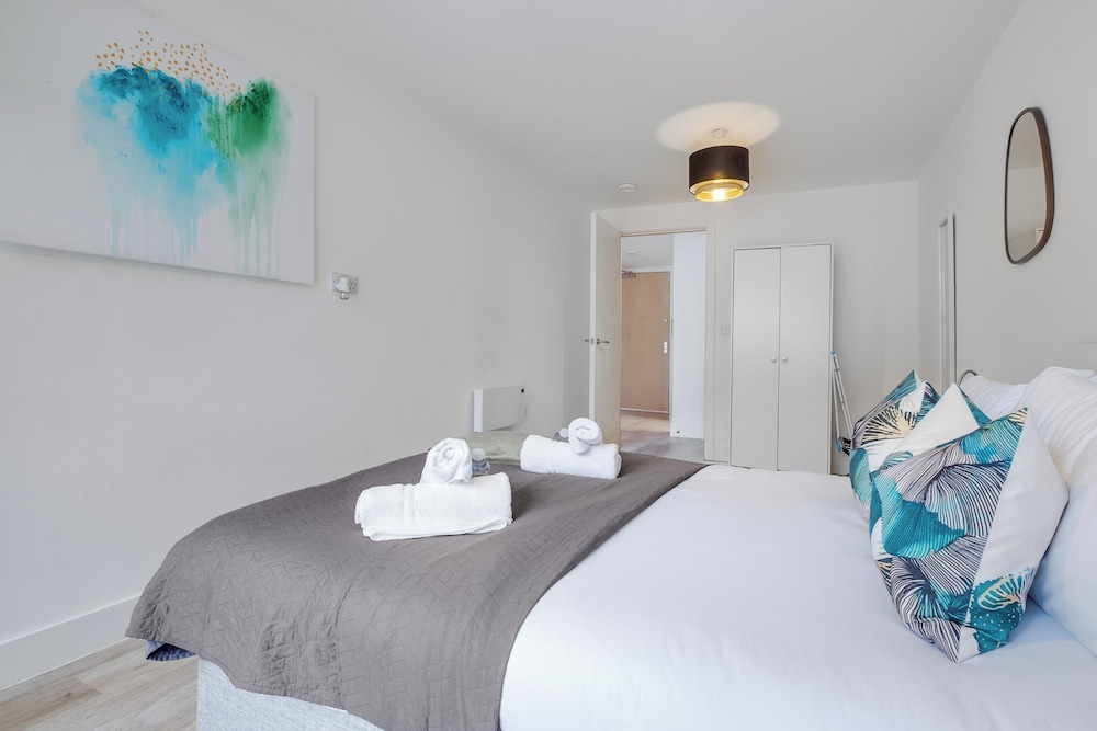 1 Bed Flat - Sleeps 3 - Parking