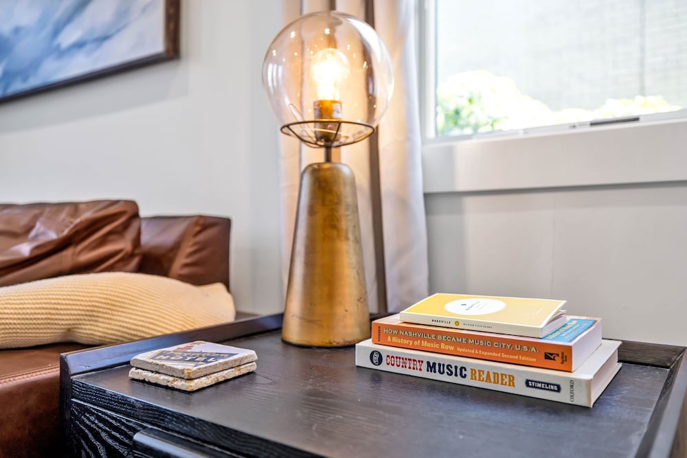 Euphony-designer Furnishings-5 Mins to Broadway