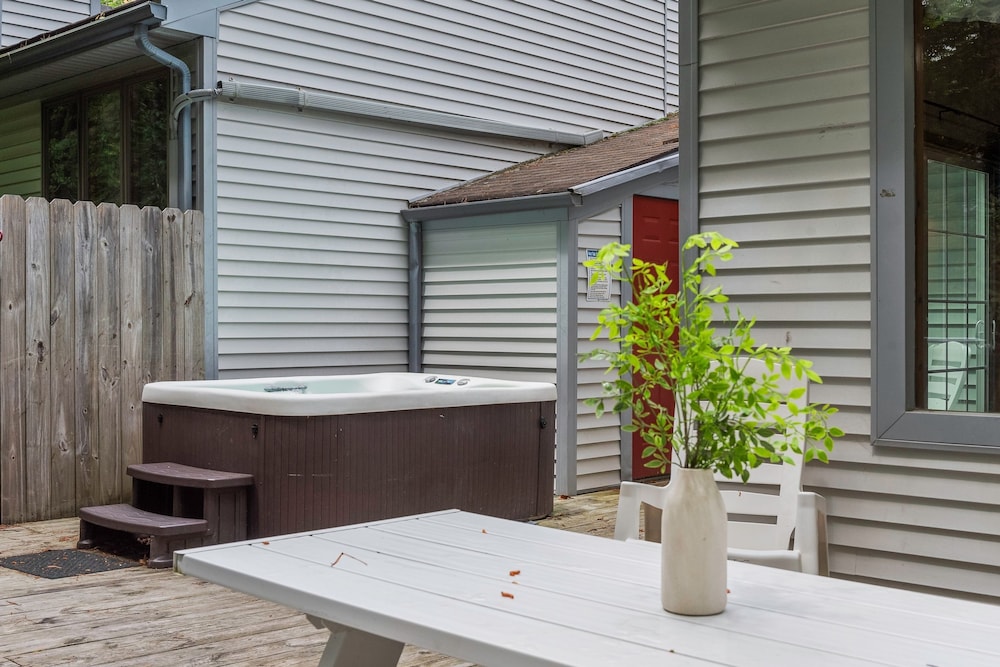 Harmony Ridge by Avantstay Large Deck w Hot Tub Forest Views