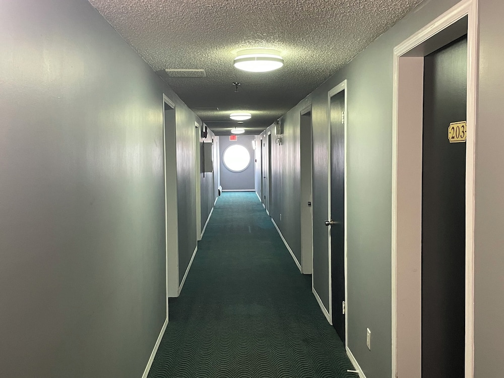 Grizzly Motor Hotel