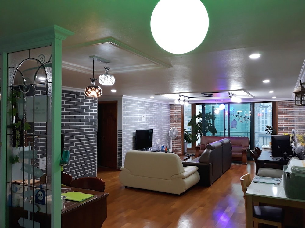 Good Moments sharehouse