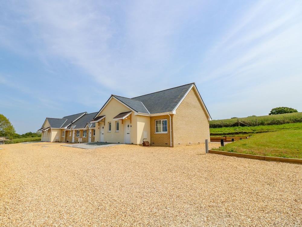 6 Yarmouth Cottages view 4