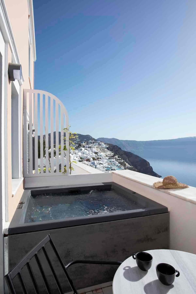 ArmonOia Suites