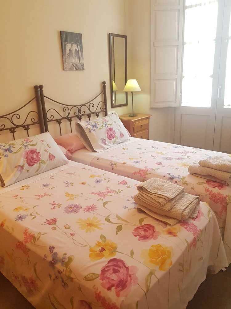 Stylish And Spacious 1 Bedroom Flat In Trendy Area photo 4