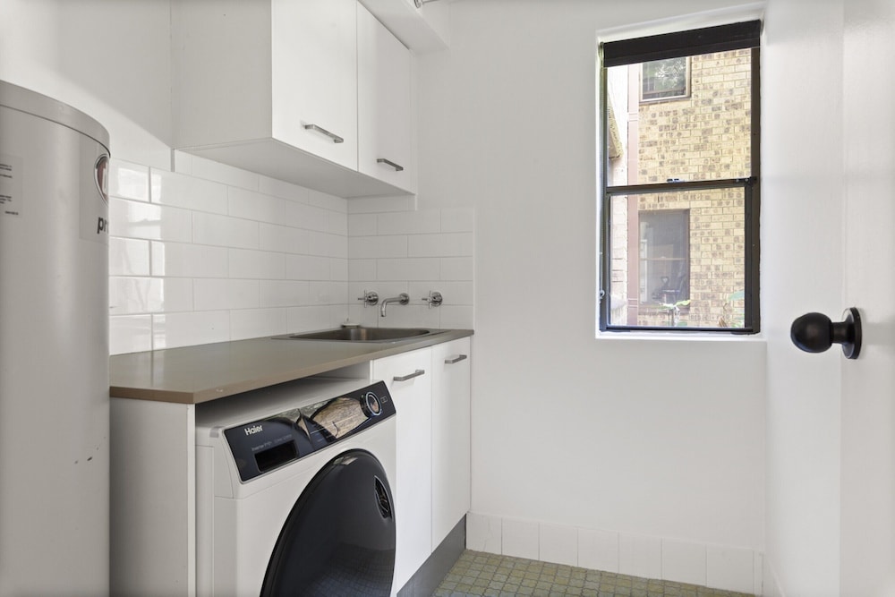 Stylish 3-bed Newport Stay With Balcony