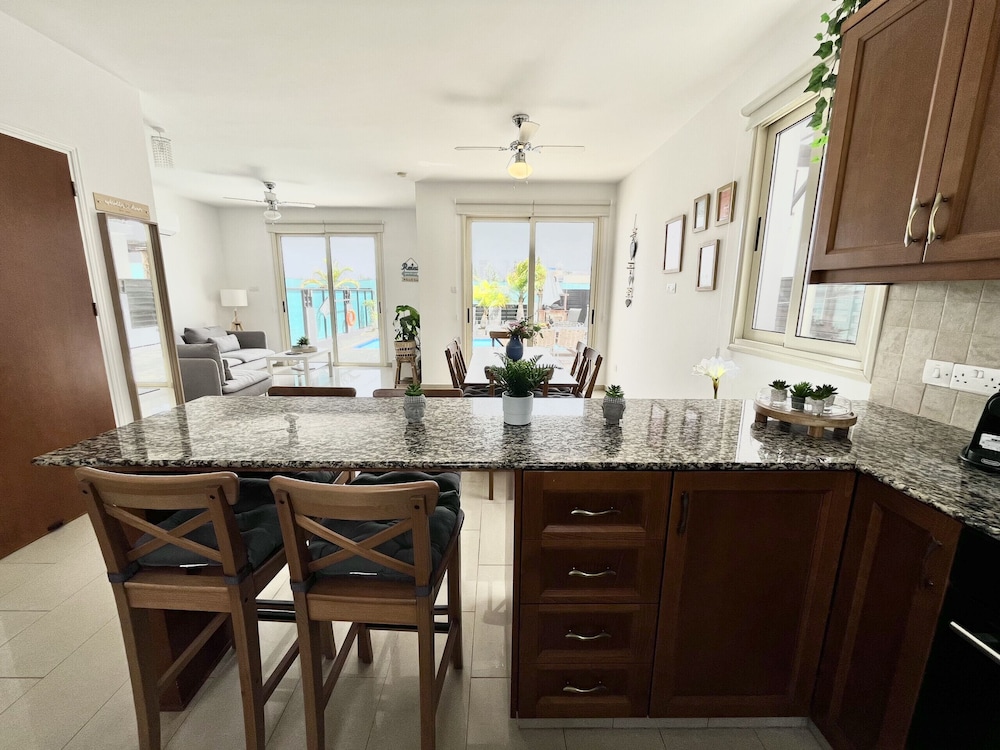 65 PRO - Stay Aphrodites Dream Villa