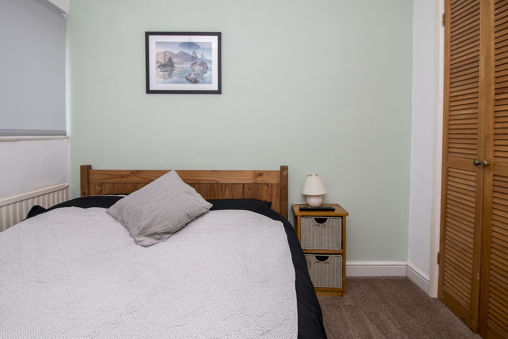 Lovely Rooms in a Quiet Place of Woking view 4