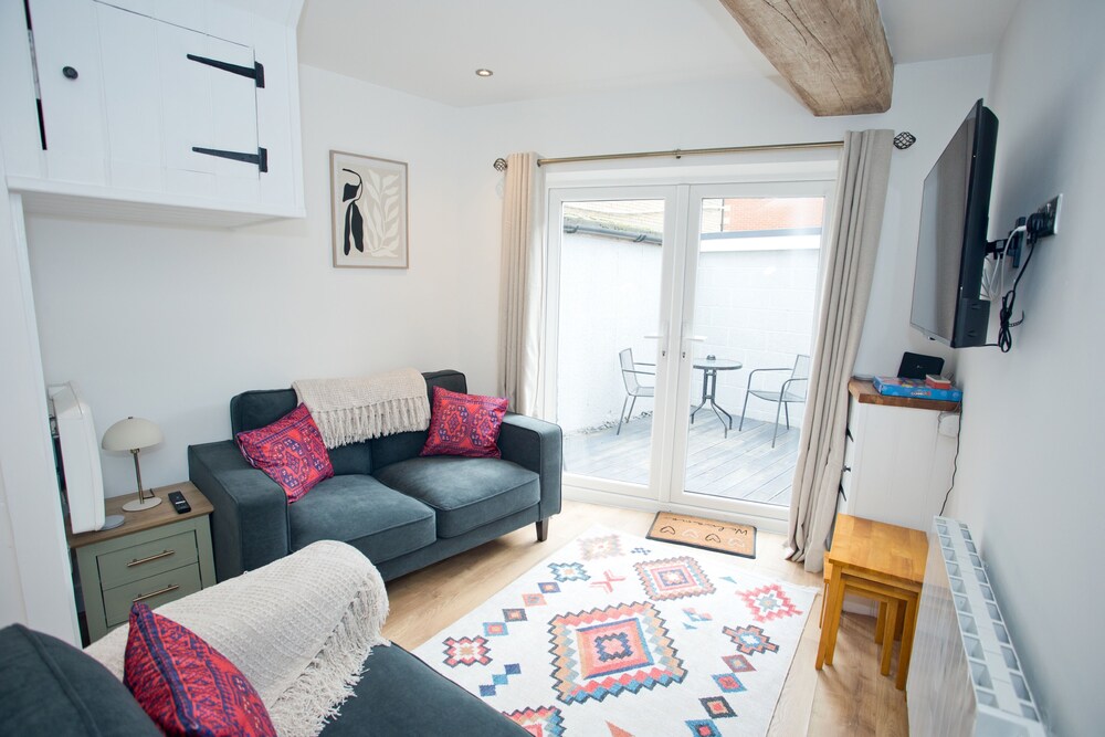 2br-central-15minwalktobeach-freeparking-wifi