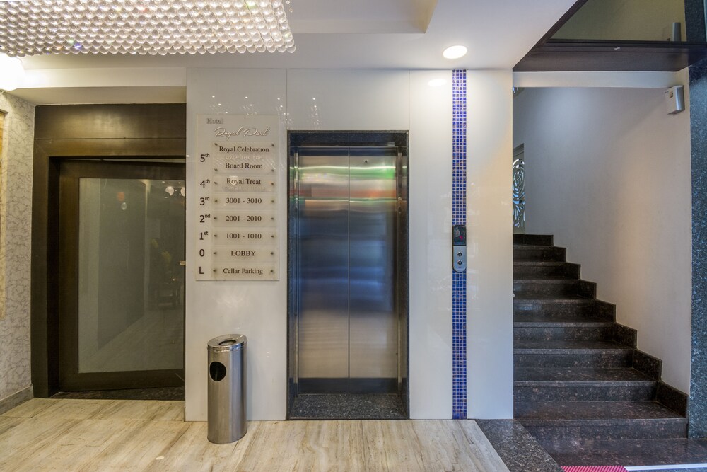 Lobby & Reception