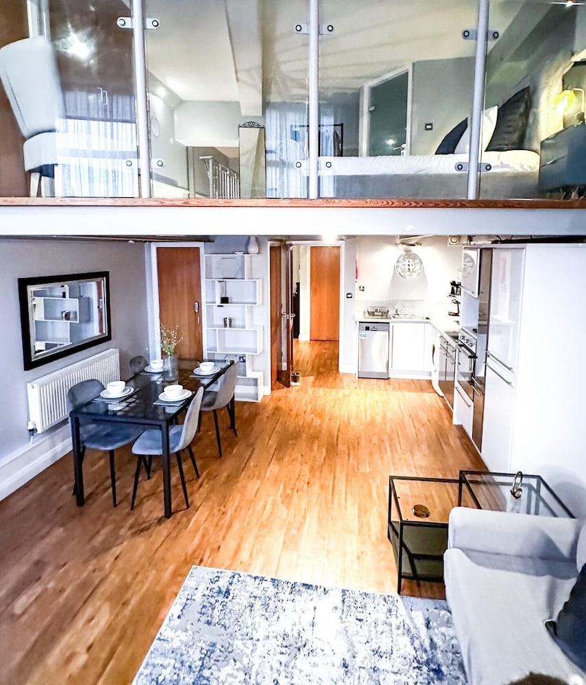 Huku Kwetu Nottingham - Crusader Mezzanine
