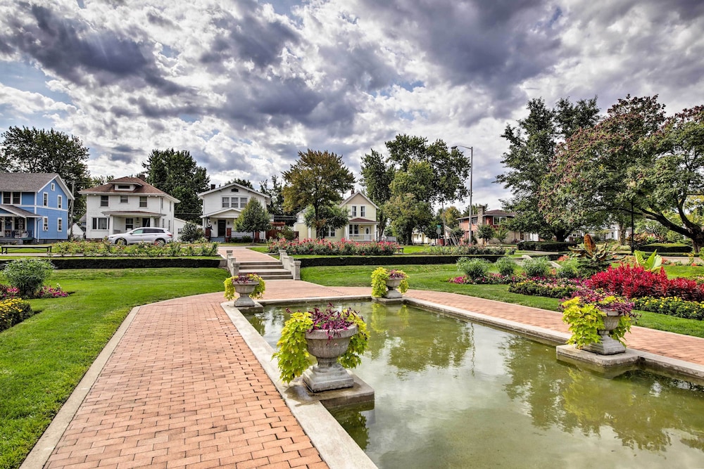 Lakeside Garden Home - 1 Mile to Main Street!