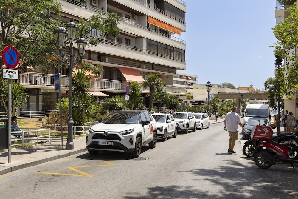 Prime Location Apartment With Seaviews