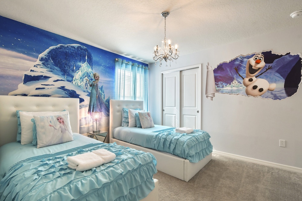 Relax in Style Pool, Resort Amenities, Near Disney