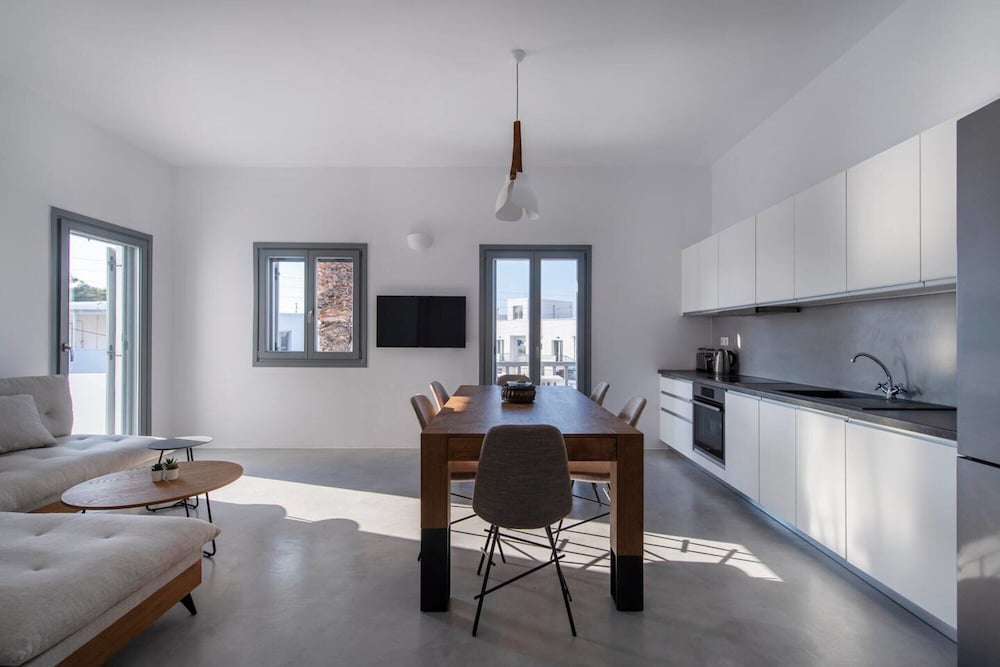 Parikia s Crossroad 3 Bedroom House view 2