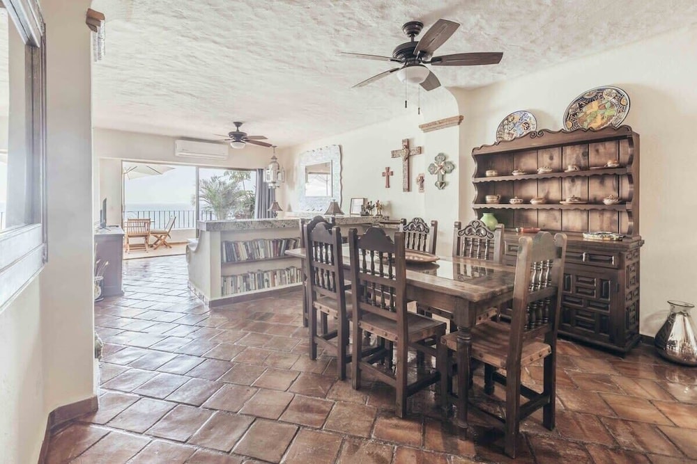 Ocean View 2Br Condo-balcony-beach-pool - 908