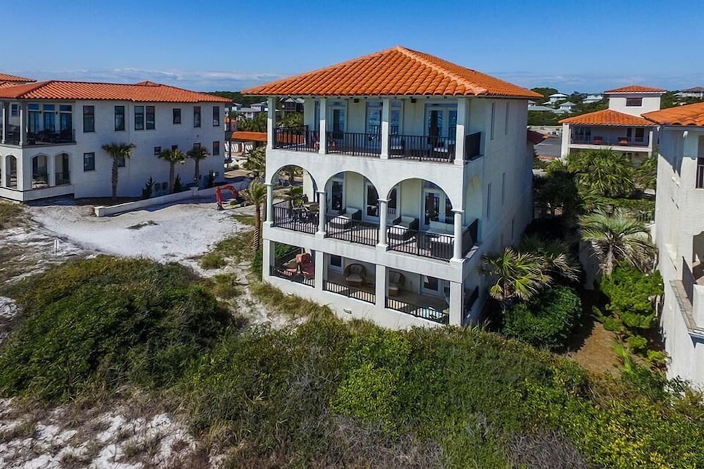 Laissez Faire 5 Bedroom Holiday Home by Five Star Properties