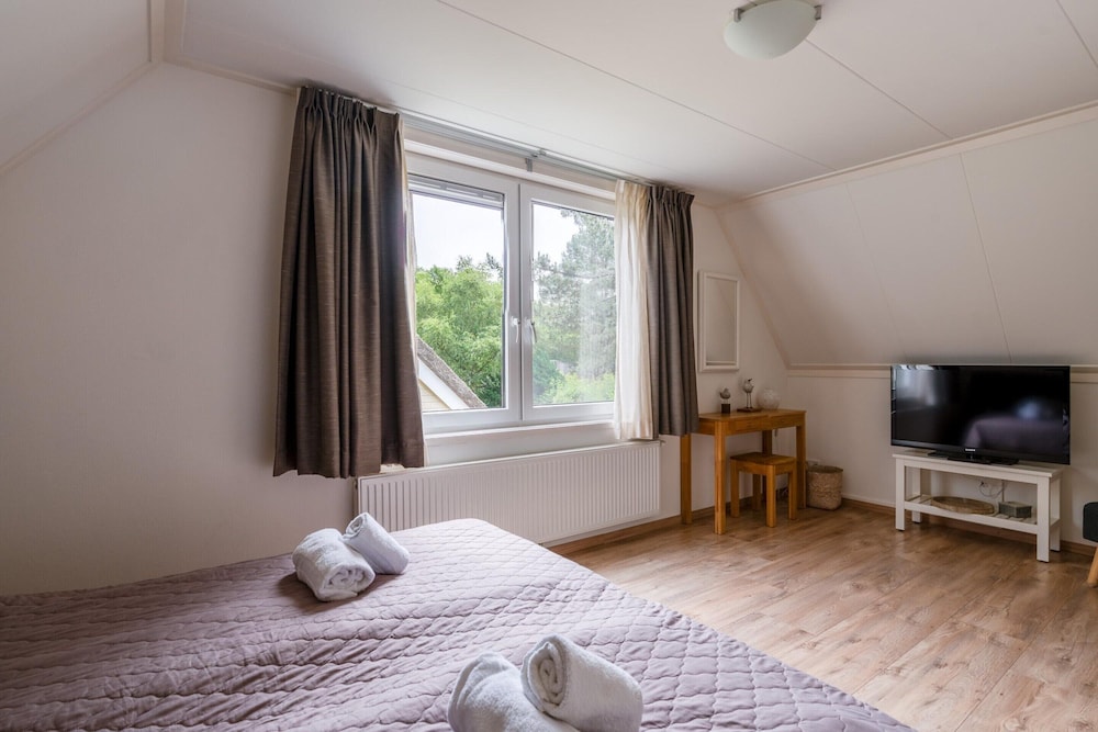 Tastefully Furnished Country House for 6 People