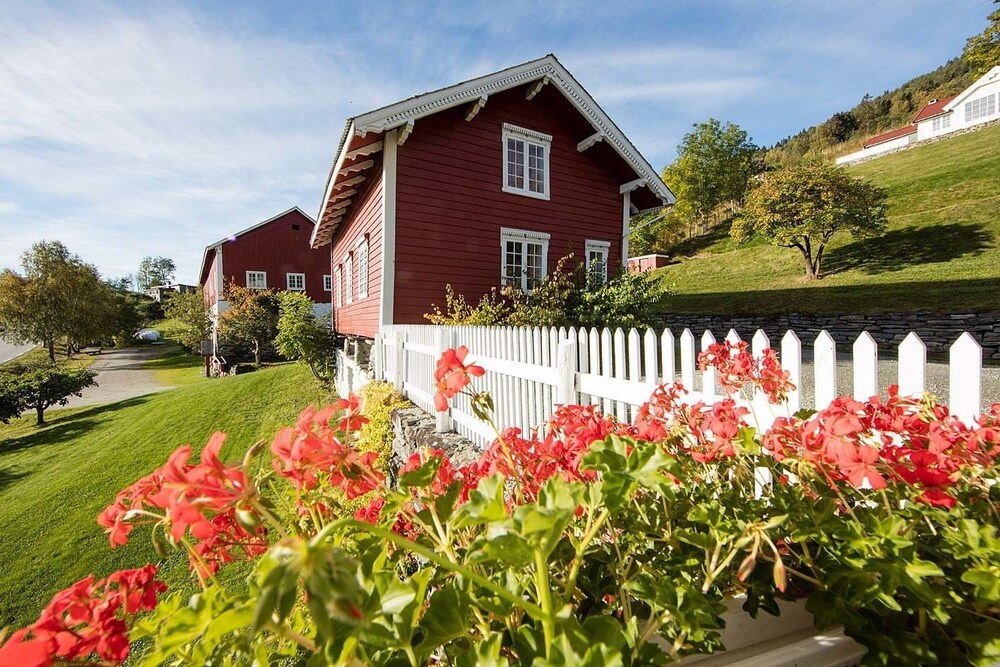 Nes Gard