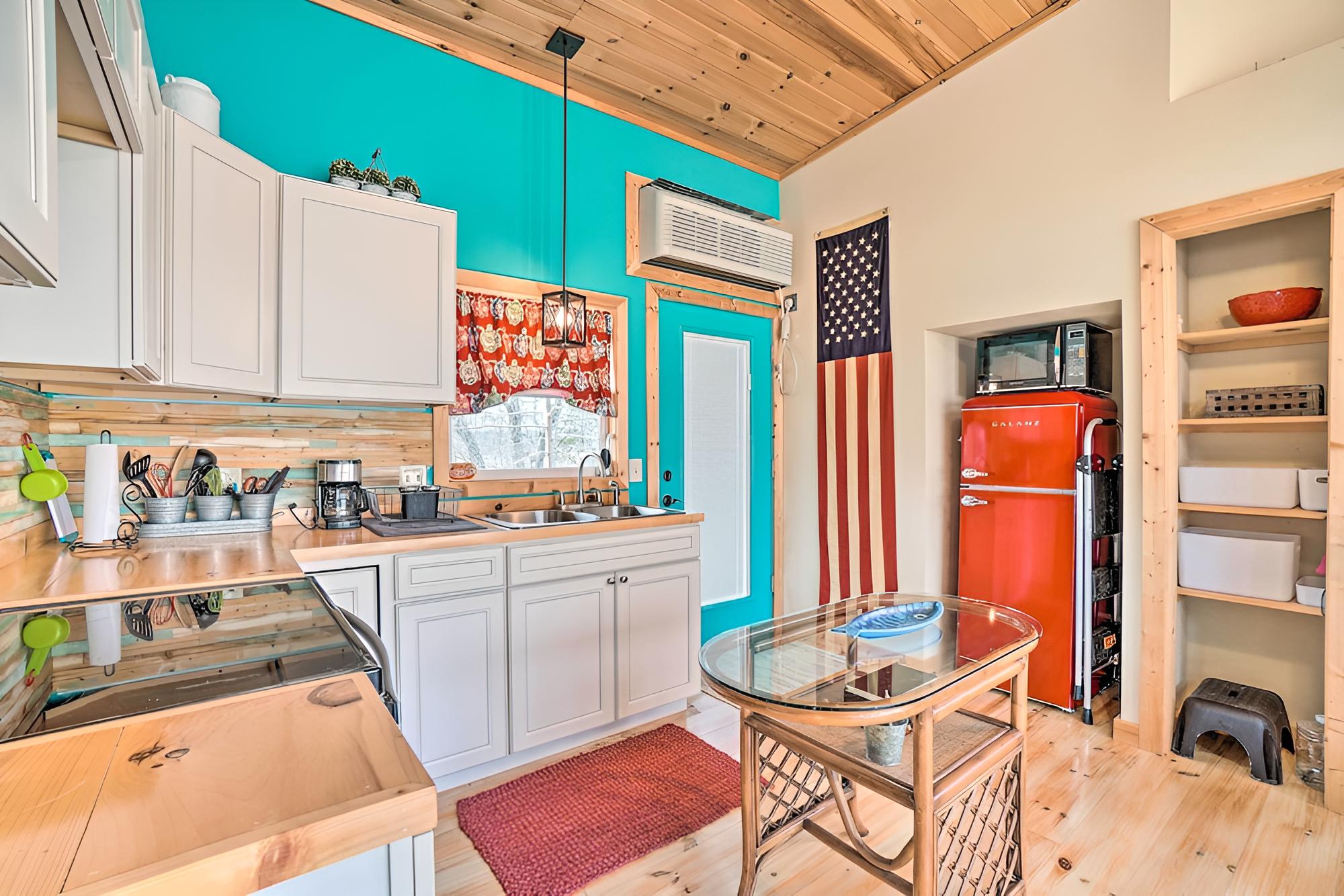 Quaint Diamond City Studio - Walk to Lake! view 5