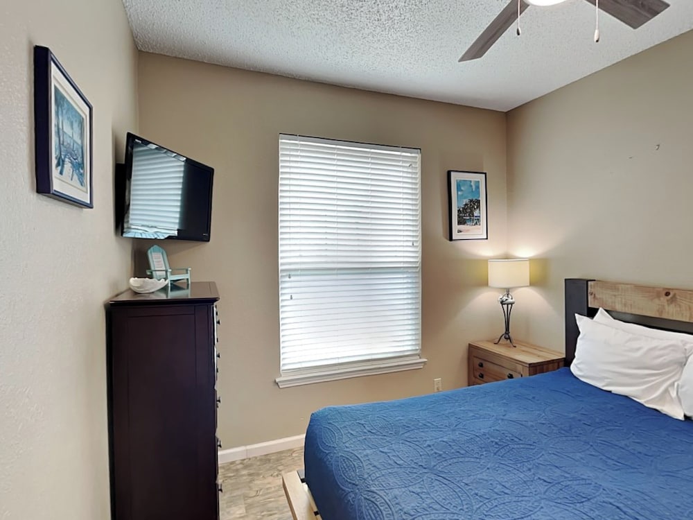 The Lazy Turtle by Silver Sands Vacation Rentals