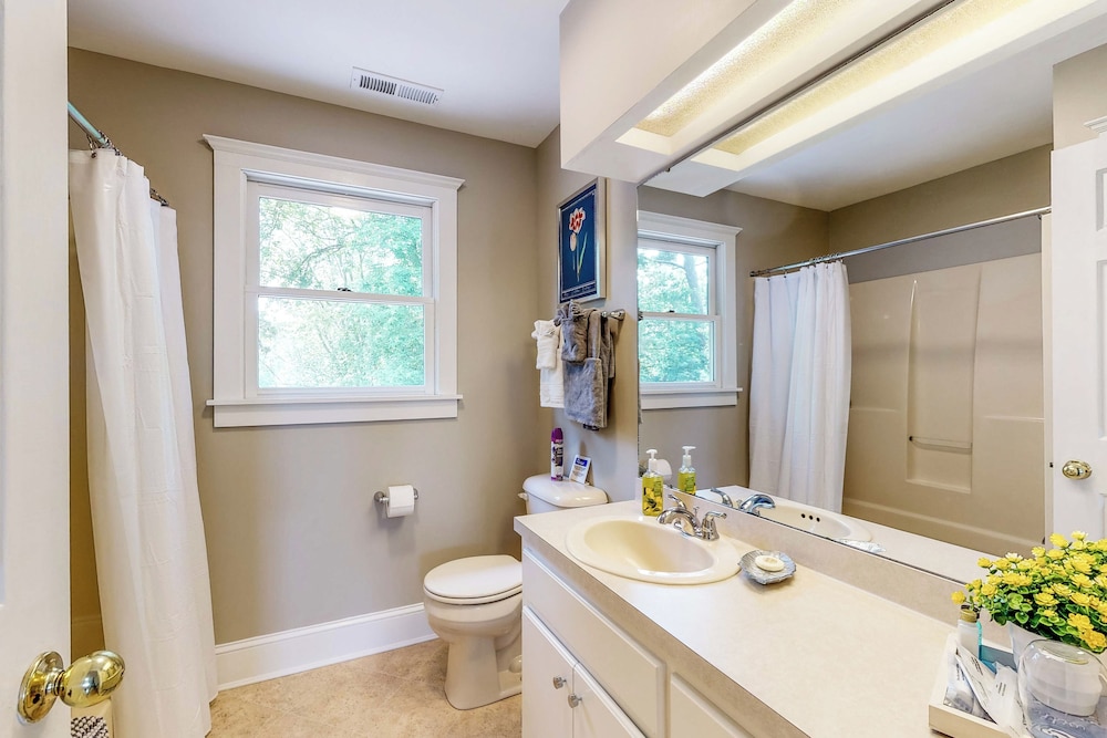 Waterfront Allergy-free 4br, Dock & Home Theater
