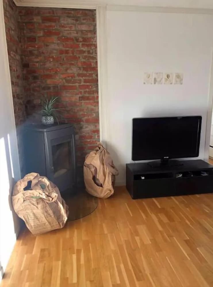 StayPlus Central Five Bedroom Home view 3