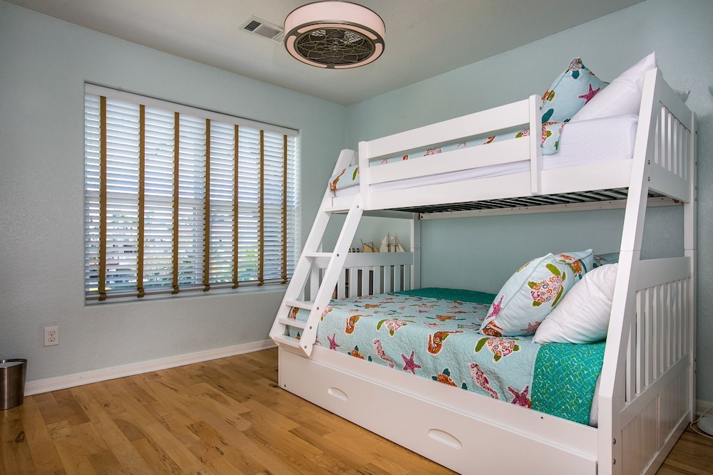 Margaritaville on the Bay by Ryson Vacation Rentals