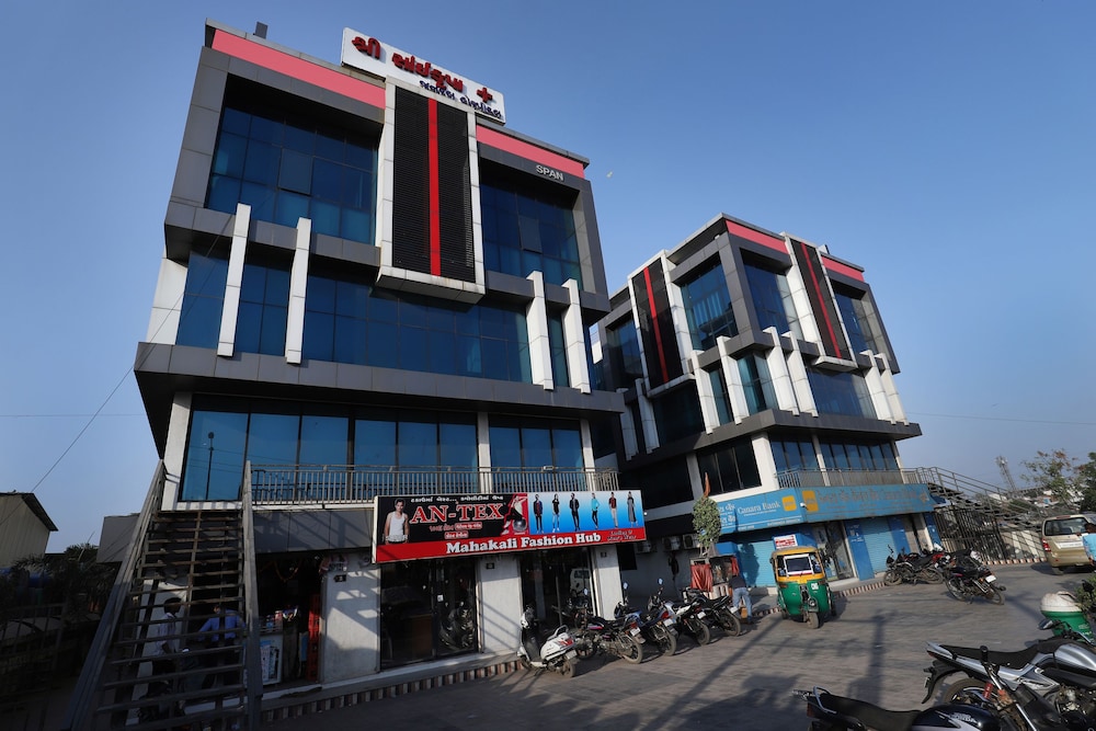 OYO 9238 Hotel Meet Palace