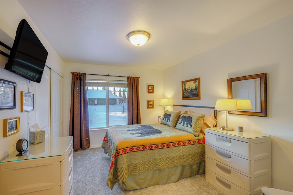 ~ 3 Mi to Ski & Hiking Trails: Soldotna Home