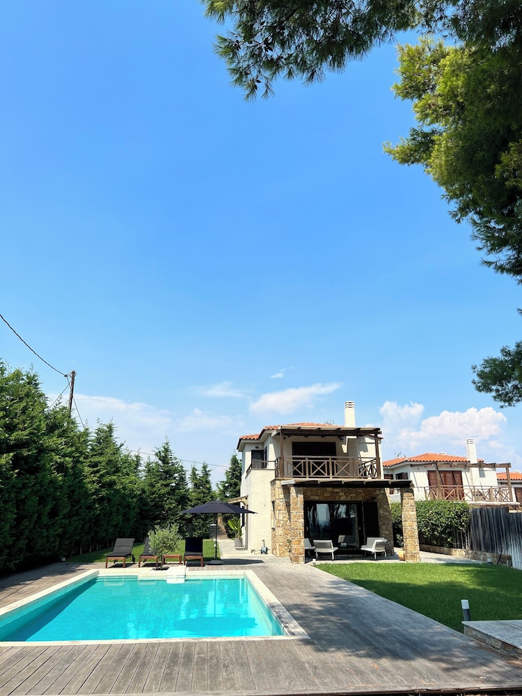 Beyond the Pines by Halkidiki Villas