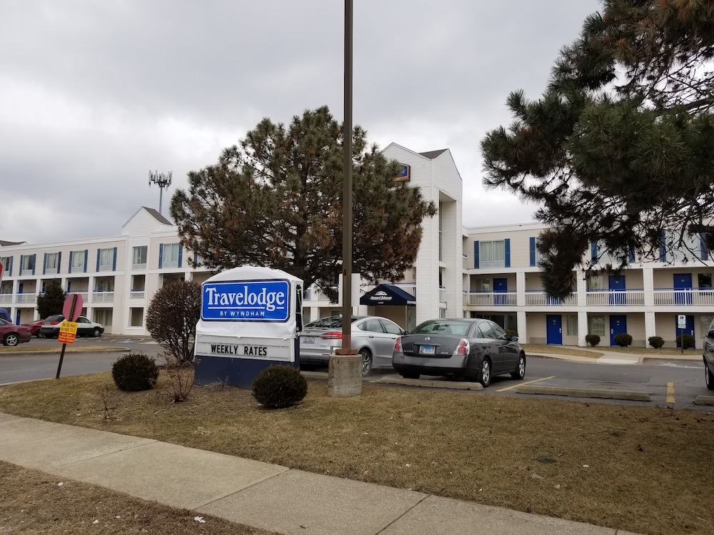 Lansing Vacations - Travelodge by Wyndham Lansing IL - Property Image 8
