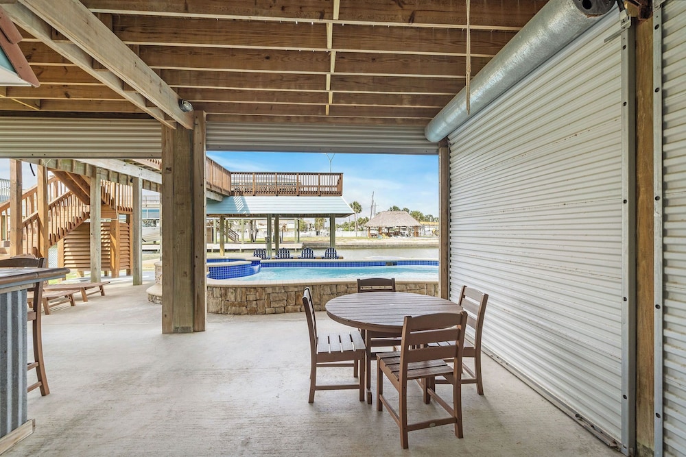 Margaritaville on the Bay by Ryson Vacation Rentals