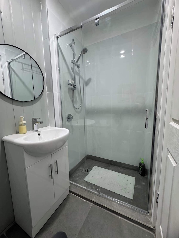 Metawisebnb 1B Next to Monash w AC Wifi Kitchen