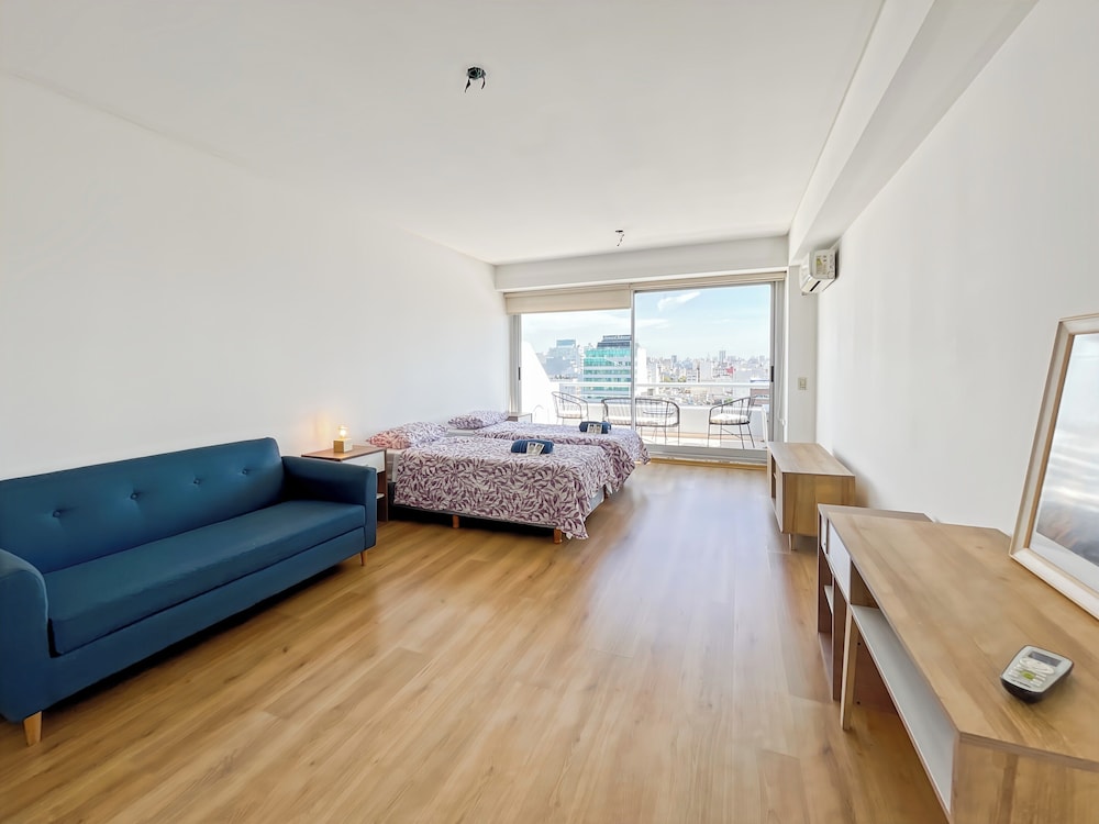Studio Apartment on 13th Floor With Balcony Terrace