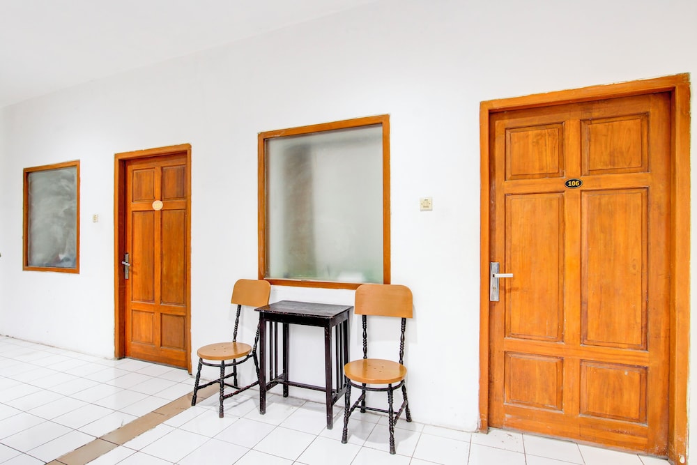 Collection O Jalan Slamet Riyadi Near Kampung Batik Kauman Formerly Hotel Grand Kota
