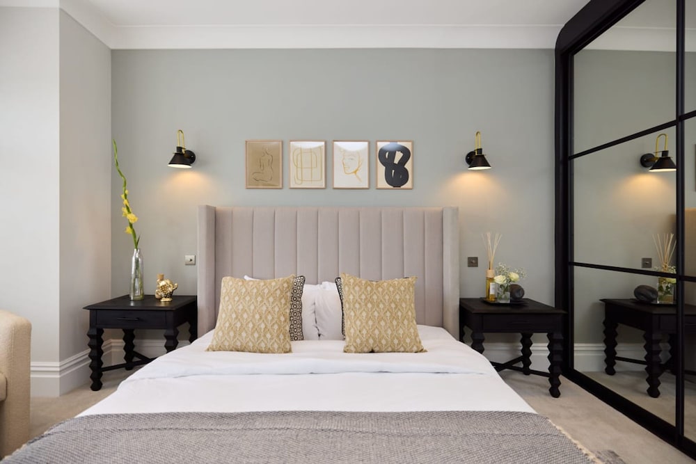 The Roehampton Place - Elegant 5bdr House With Garden Parking