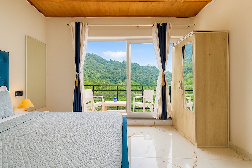 Hotel Shiva Lake - Near Mussoorie Lake