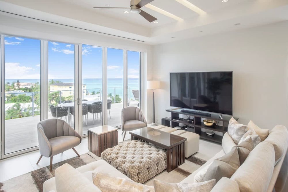 Oceanfront Penthouse and Patio at ONE Cable Beach