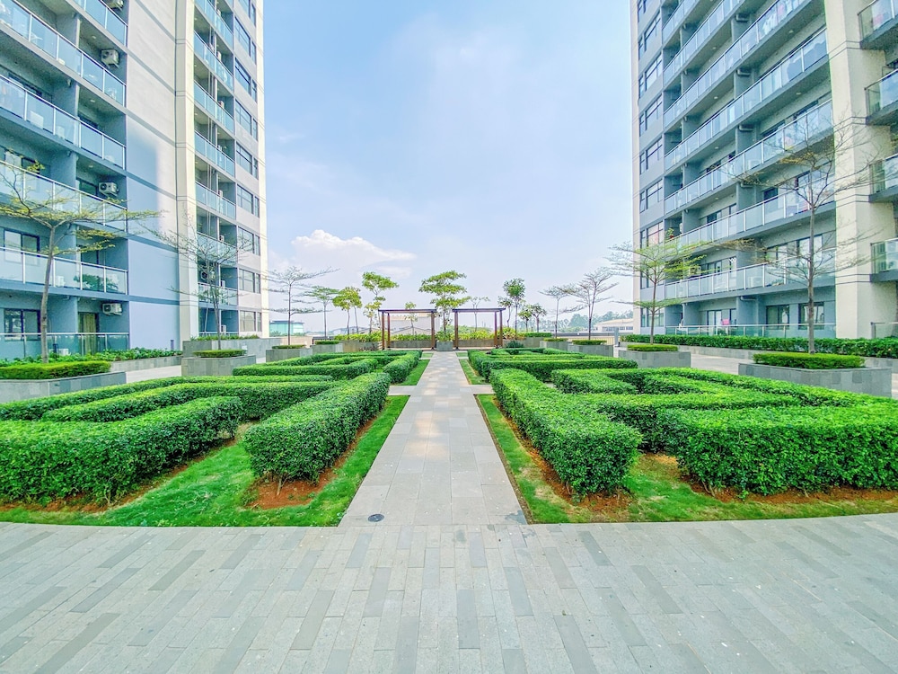 Spacious 3Br At Daan Mogot City Apartment