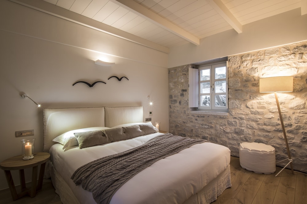 Bassa Maina Villas & Suites photo 3