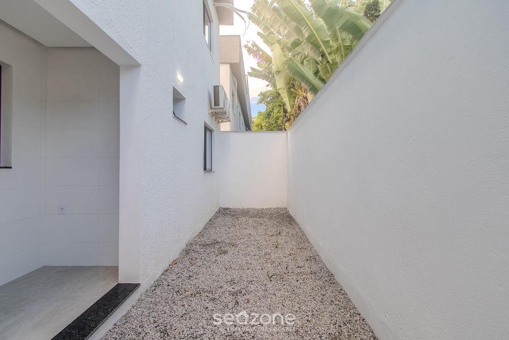 Apartments With Swimming Pool 700m From Taperapuan Beach Nvm0009