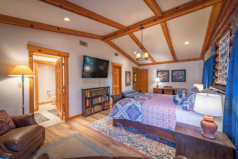 Oakwood Lodge