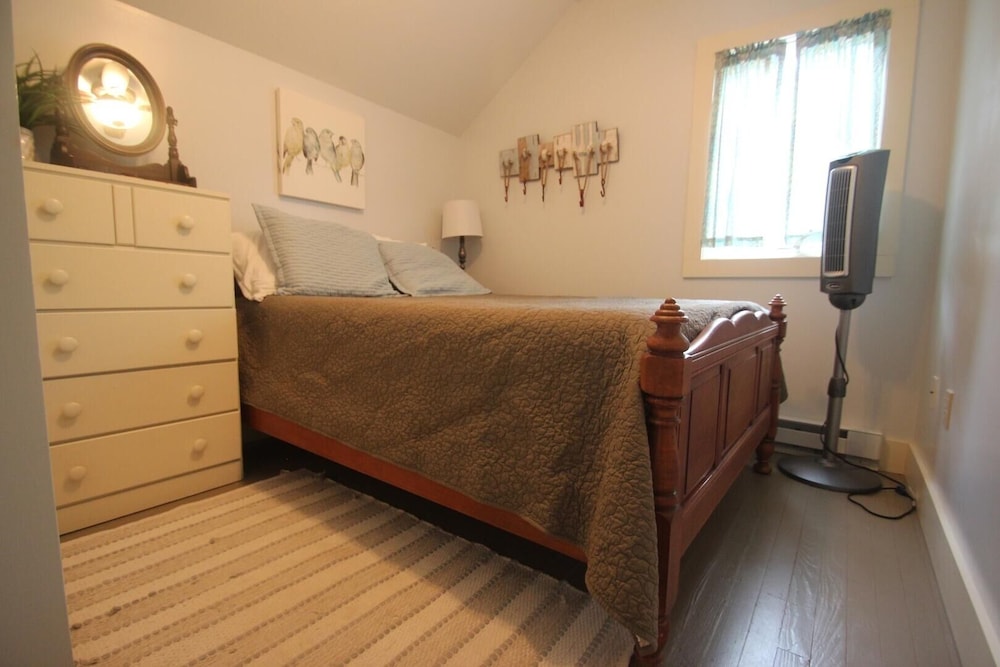 3314 Highland Ave. 4 Bedroom Home by RedAwning view 5