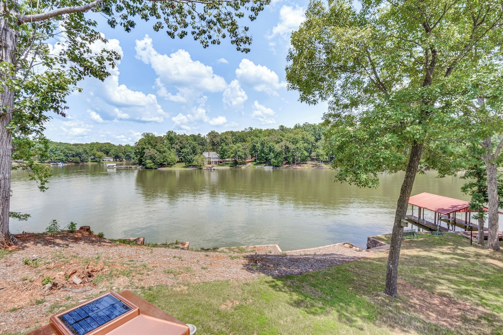 Boat, Fish, Relax: Lake Russell Retreat w/ Dock